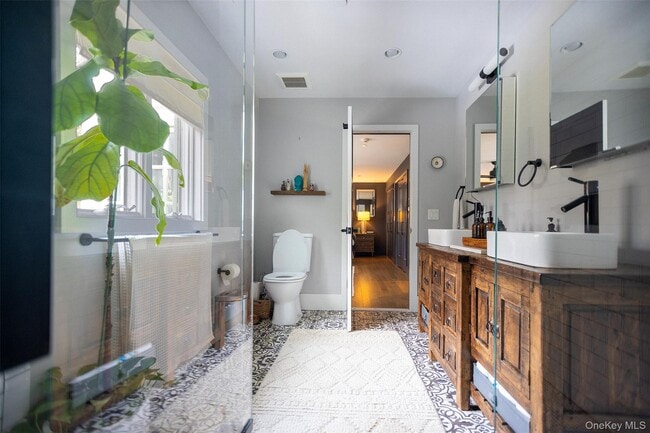 Building Photo - 1144 Post Rd