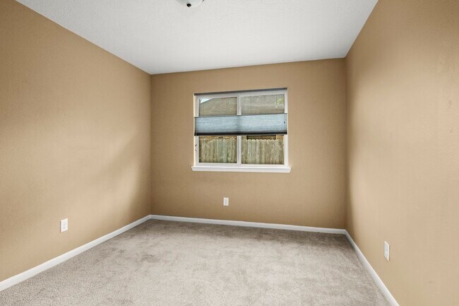 Building Photo - 1243 Willow Branch Dr