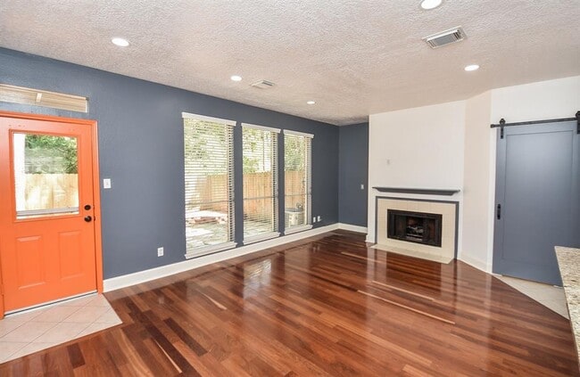 Building Photo - 138 Willowwood Cir