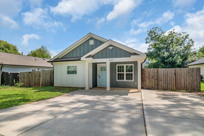 Building Photo - LIVE CLOSE TO THE ACTION — Modern 3-Bedroom Rental in Charlotte’s Reid Park!