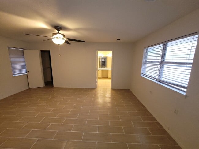 Building Photo - 110 La Fawn Cir