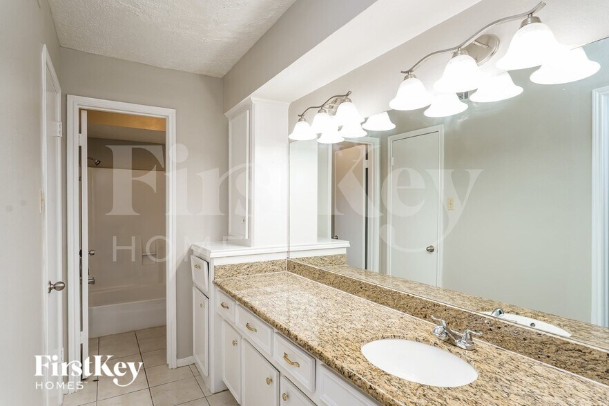 Building Photo - 18111 Fireside Dr
