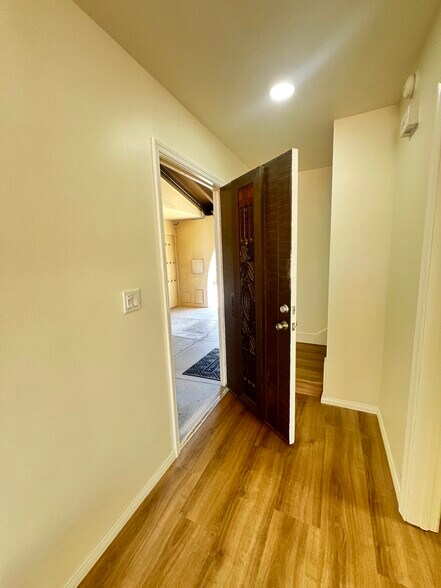 Building Photo - 12206 Rancho Bernardo Rd