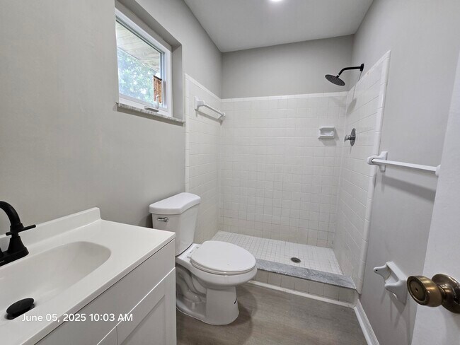 Building Photo - 427 SE Galleon Ln