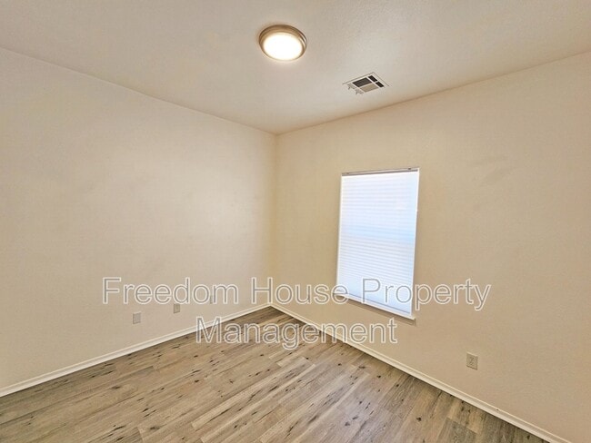 Building Photo - 530 Bourbon St