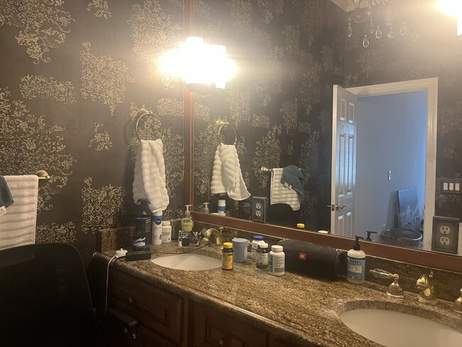 Building Photo - 79 Society St