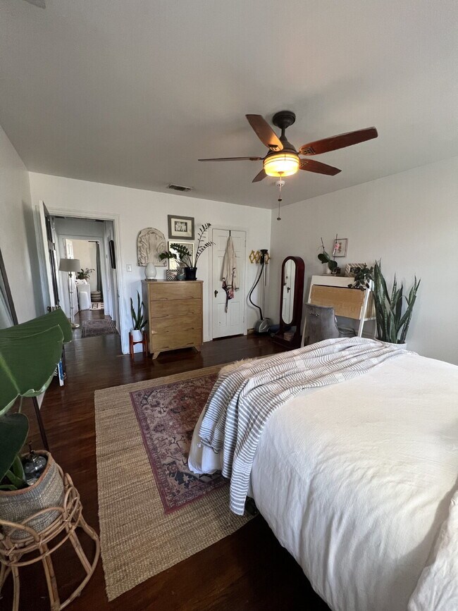 Building Photo - Charming 3-Bedroom Home with Sunroom Available for Summer 2026 Pre-Lease