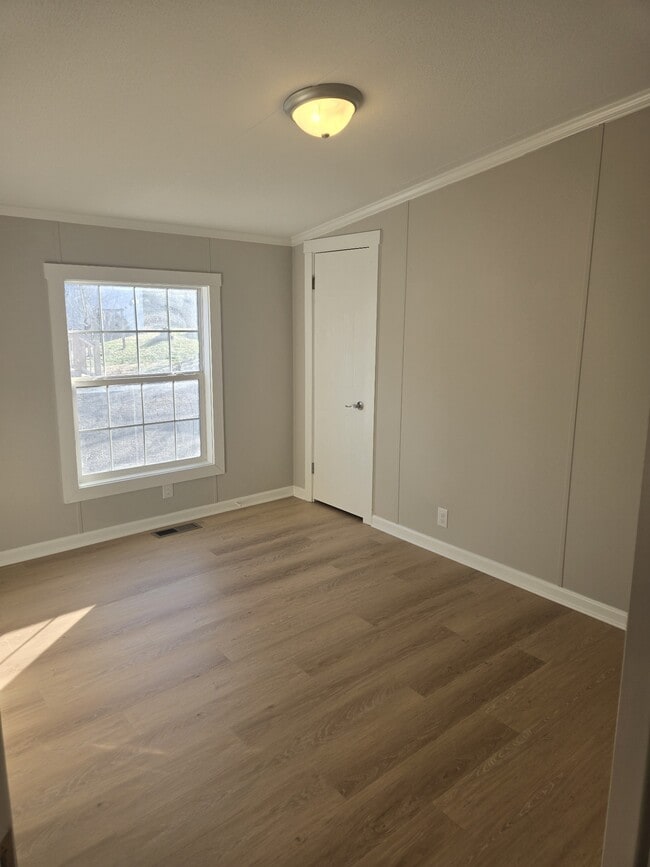 Building Photo - 223 E Park Ave