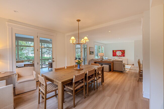 Building Photo - 8 Heath Dr