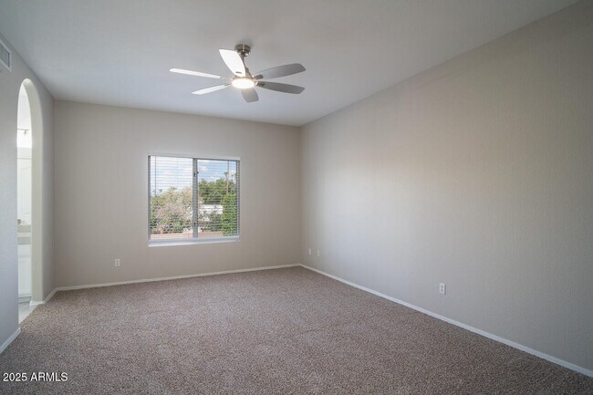 Building Photo - 2550 E Taro Ln