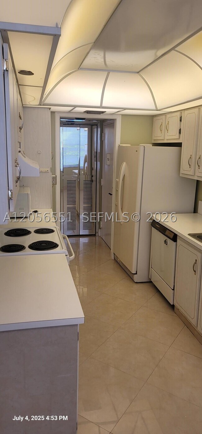 Building Photo - 1300 St Charles Pl