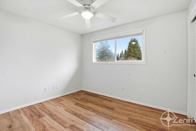 Building Photo - 13801 NE 40th St