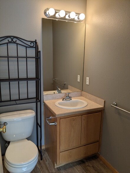 Building Photo - 5105 Hickory Ln
