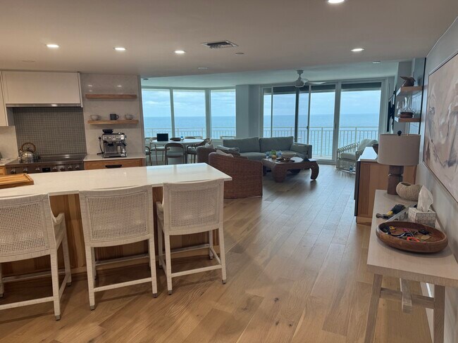 Building Photo - VACATION RENTAL - SNOW BIRDS - Monthy rental in Daytona Beach Shores