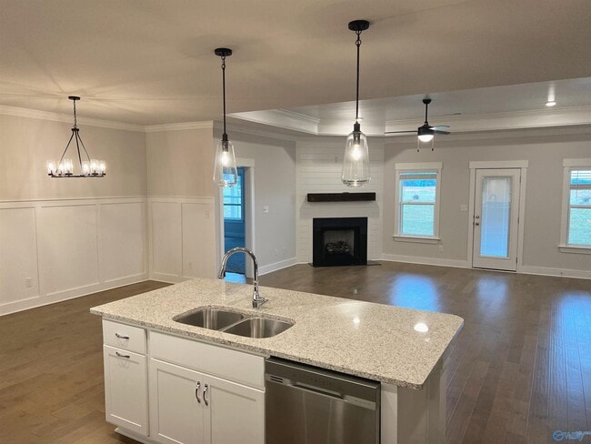 Building Photo - 156 Rugby Dr
