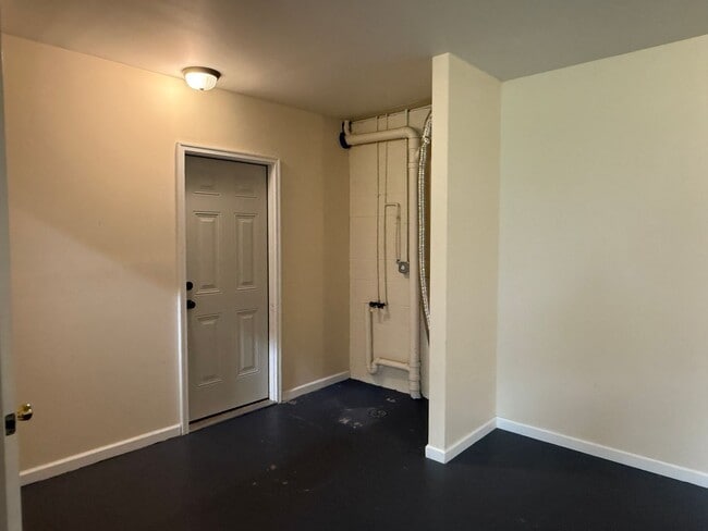 Building Photo - 129 Meadowlark Drive