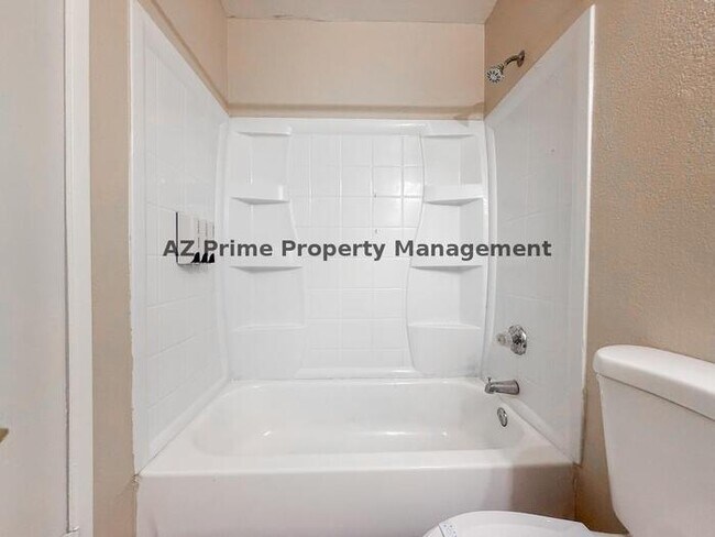Building Photo - 2625 W Ocotillo Rd