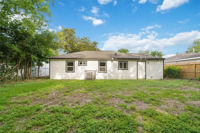 Building Photo - 9409 Fairland Dr