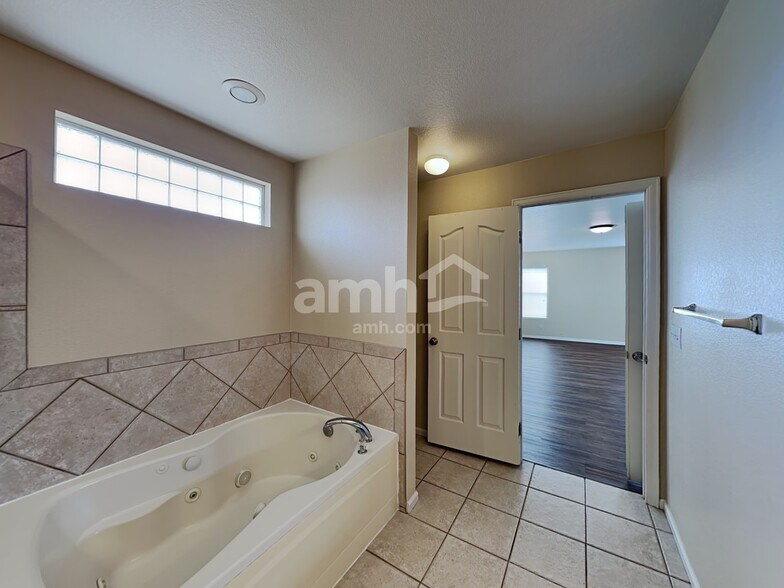 Building Photo - 15662 E 98th Pl