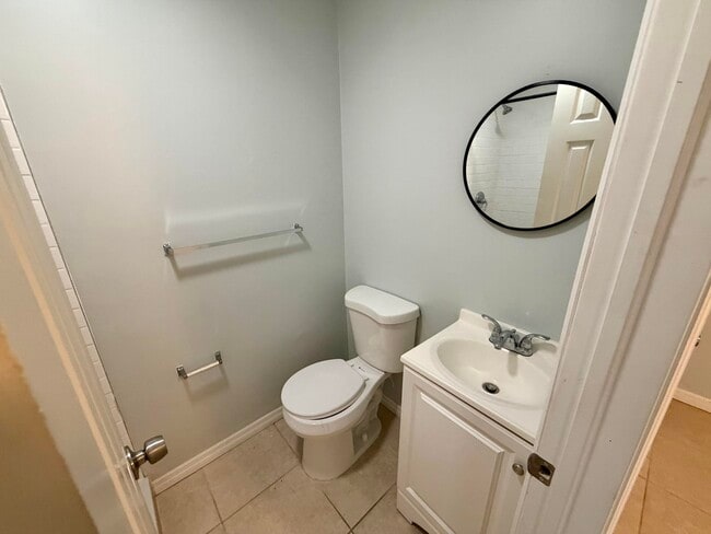 Building Photo - 5414 Manning Ave