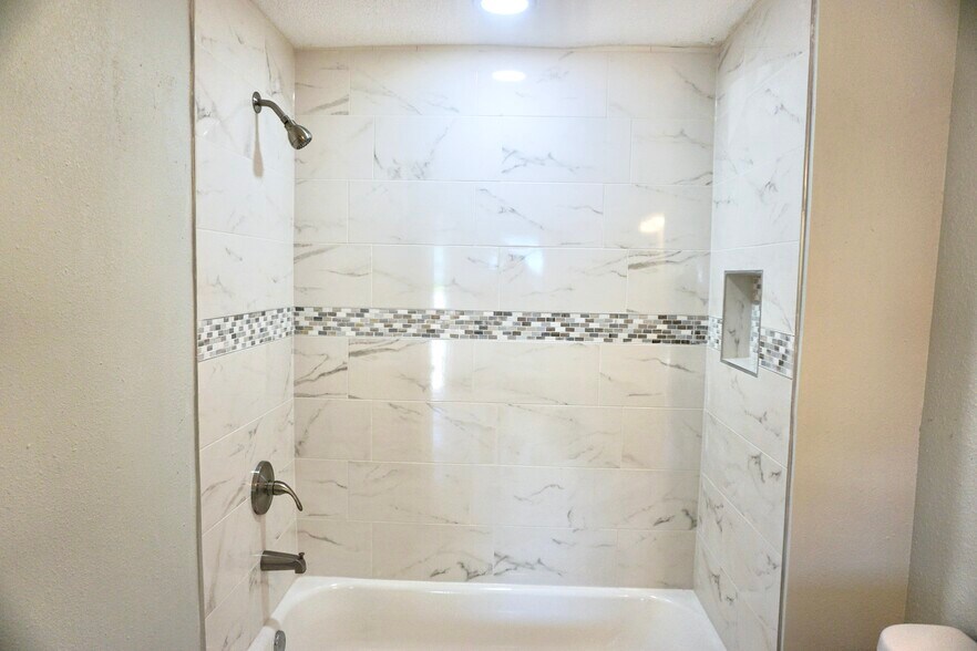 Building Photo - 506 Engman St