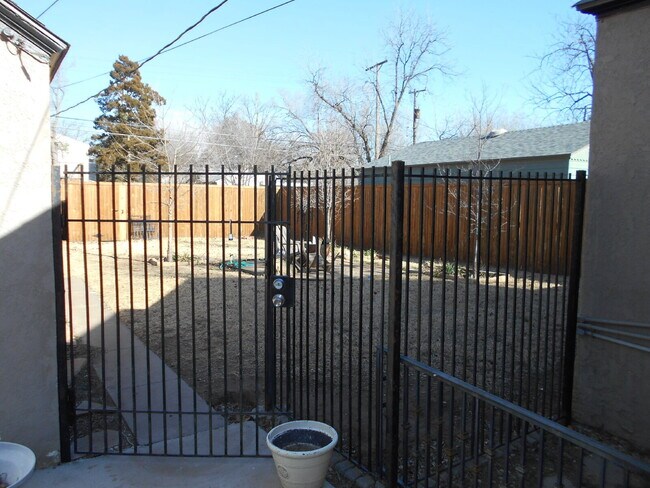 Building Photo - Beautiful 3 bedroom 2 bath home in Tech Terrace