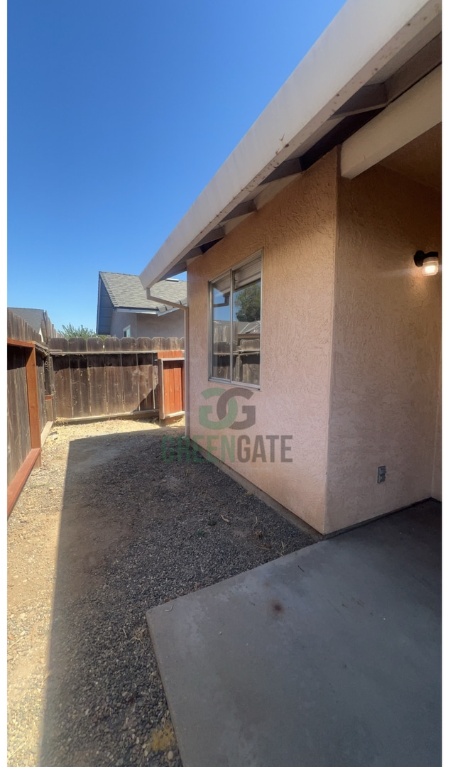Building Photo - 2 Bedroom/2 Bath Duplex Home Ready in Modesto