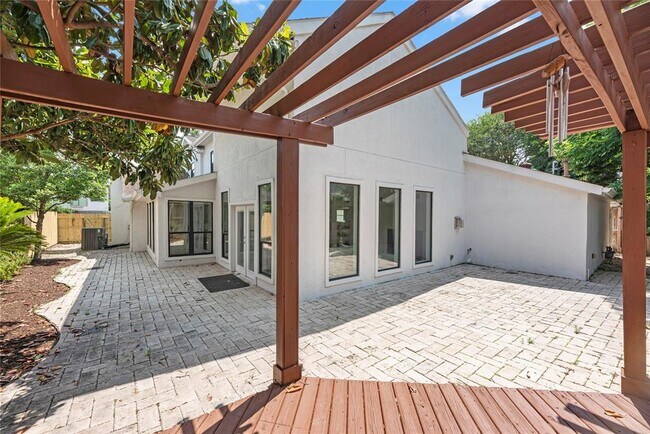 Building Photo - 2414 Avalon Pl
