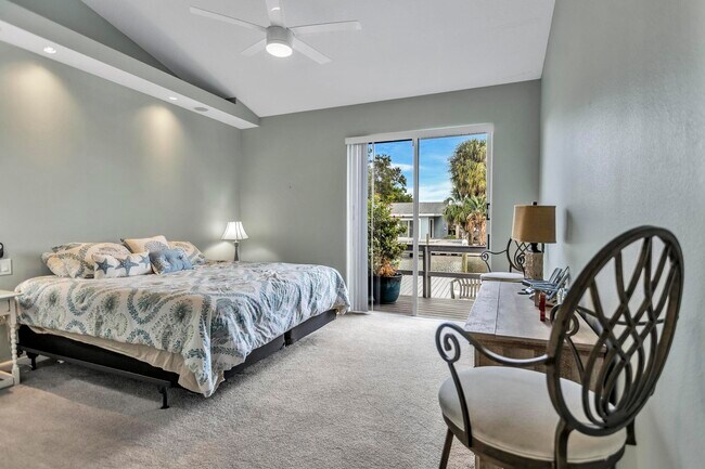 Building Photo - 2127 Lagoon Dr