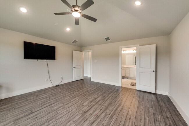 Building Photo - 243 Frio Dr