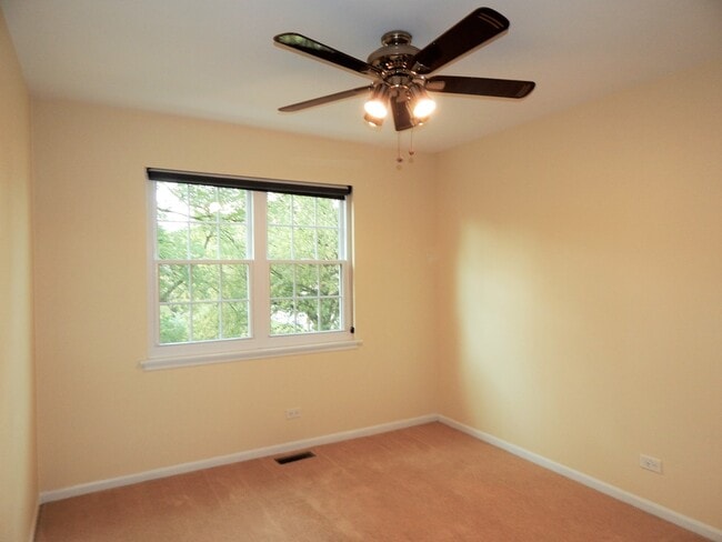 Building Photo - 214 Redwood Ct