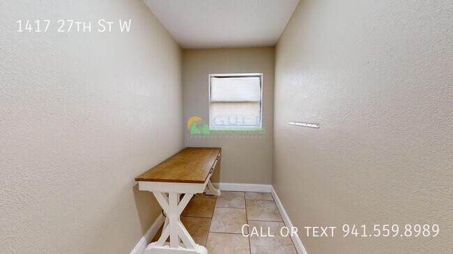 Building Photo - 1417 27th St W