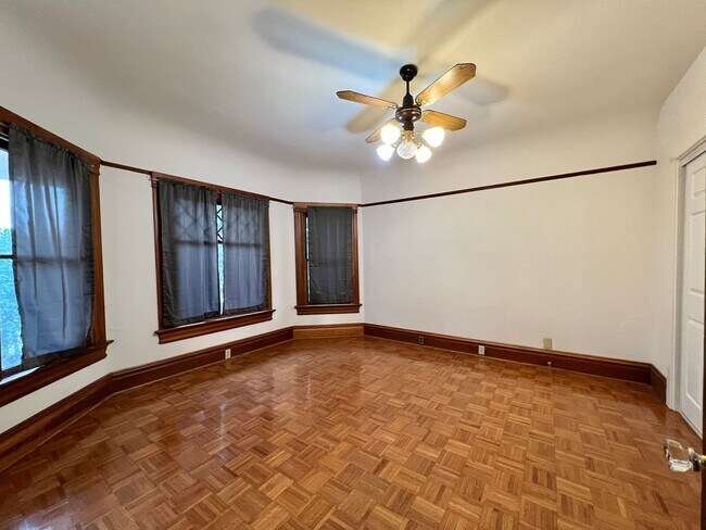 Building Photo - 543 Franklin St