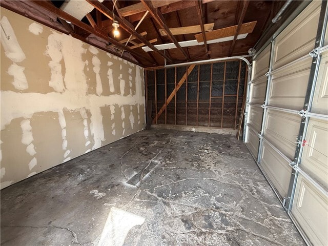 Building Photo - 9258 Elm Ave