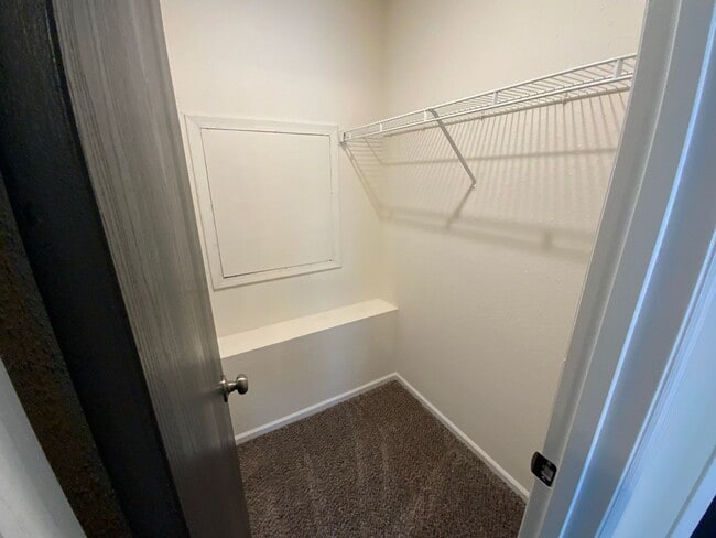 Building Photo - 4 Bedroom newly remodeled Duplex