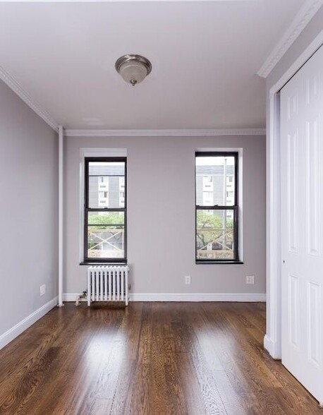 Building Photo - 722 10th Ave