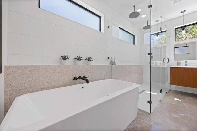Building Photo - 480A Starlight Village Unit