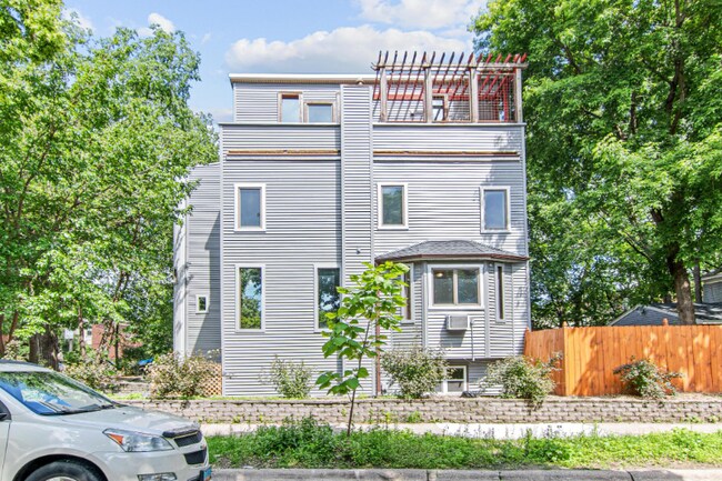 Building Photo - 519 W 22nd St