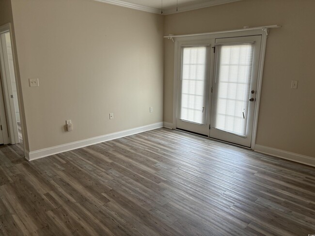 Building Photo - 2013 Silvercrest Dr