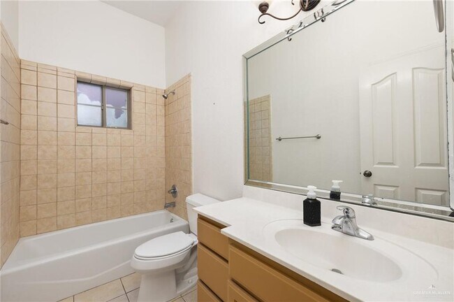 Building Photo - 3362 Midlands Cir