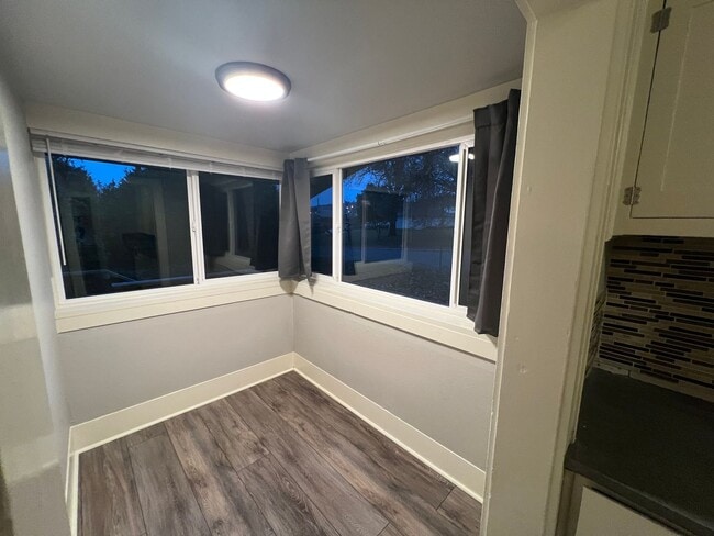 Building Photo - 305 SE Everett St