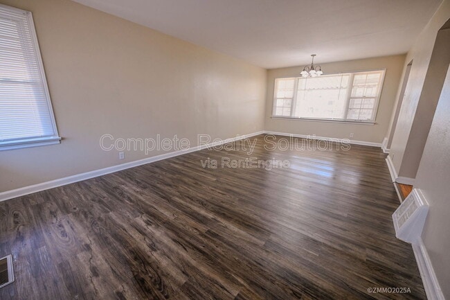 Building Photo - 10200 Tappan Dr