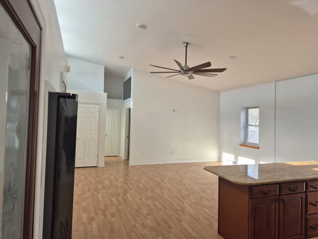 Building Photo - 807 Sarah St