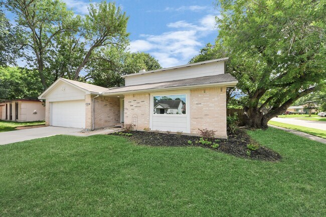 Building Photo - 1902 Kings Arms Way