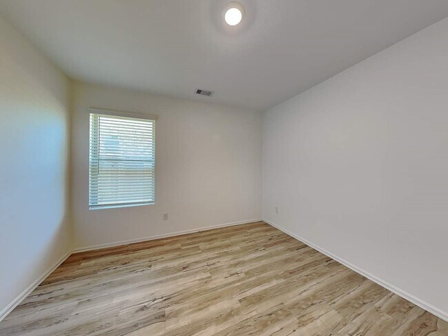 Building Photo - 22711 Bolanzo Ln