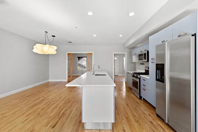 Building Photo - 877 Harrison Ave