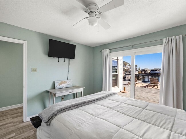 Building Photo - 334 Paradise Dr