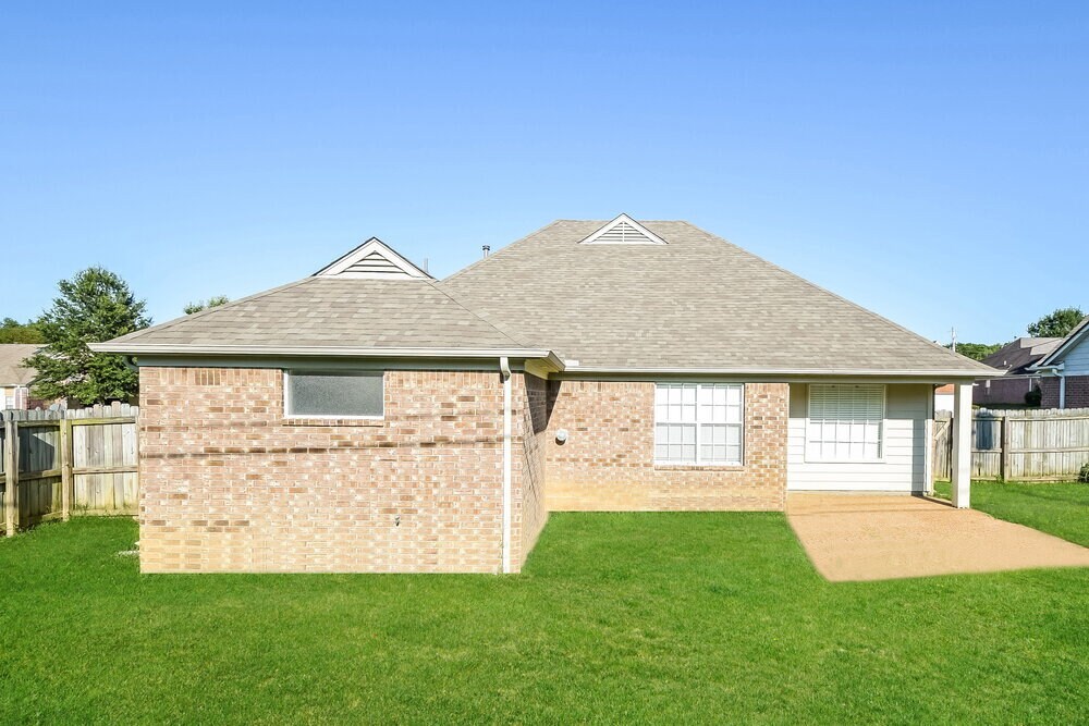 Building Photo - 1303 Chatman Way