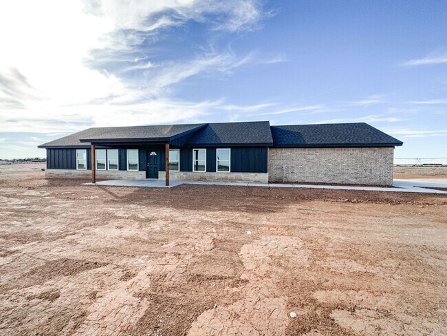 Building Photo - Country Living In Idalou ISD!