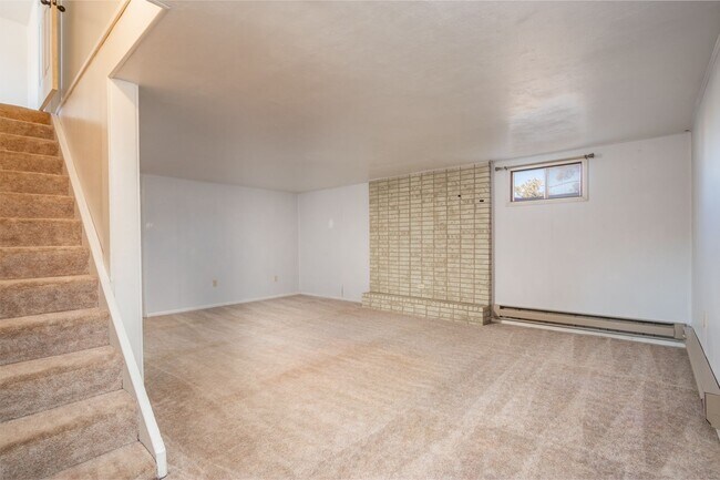 Building Photo - 544 S Watermelon Dr